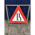 Vintage groot verkeersbord wegversmalling